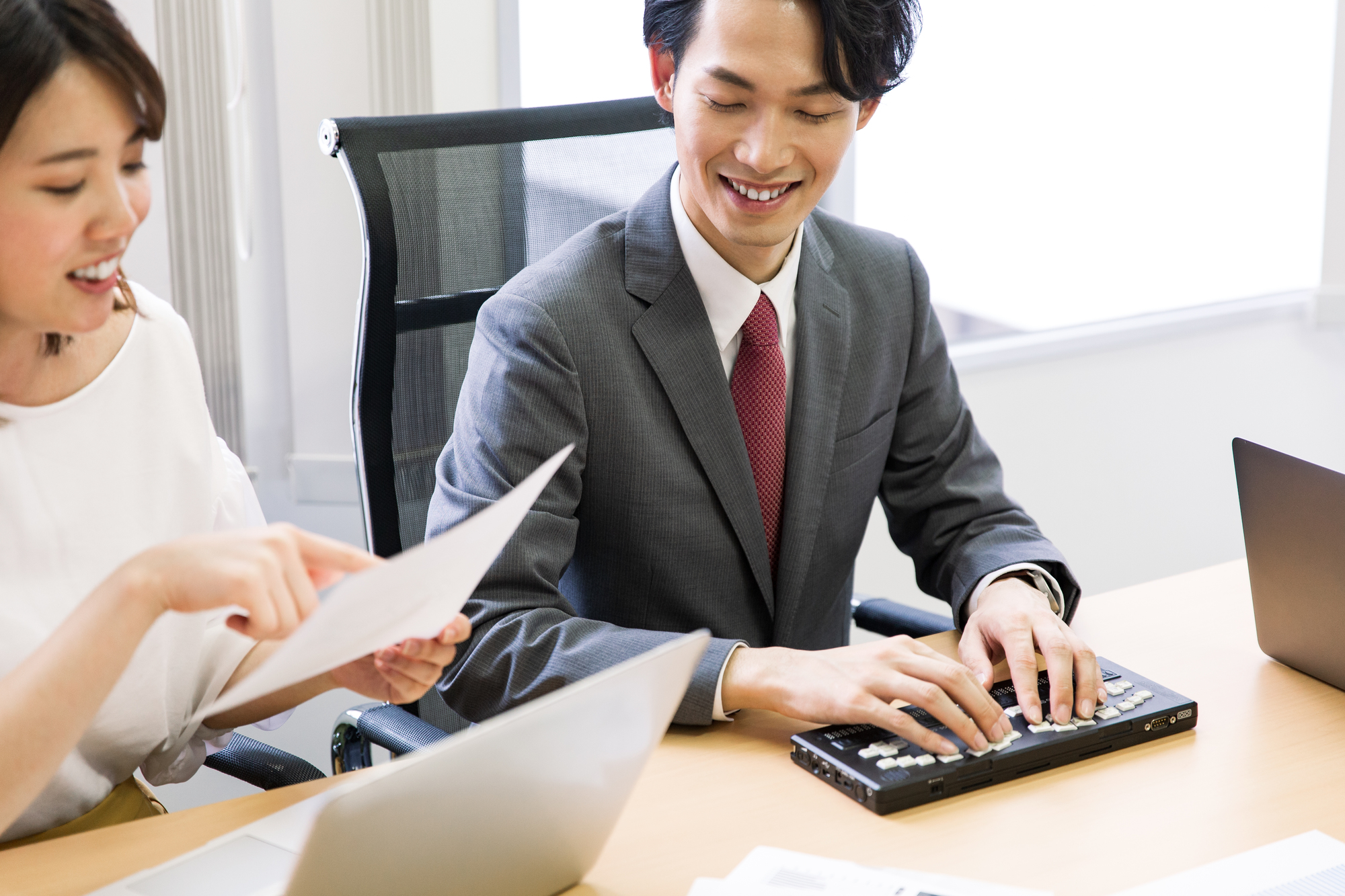 なぜAppleは視覚障がい者の9割に選ばれたのか？ 〜障がい者調査から学ぶ、全ユーザーに響く製品開発〜